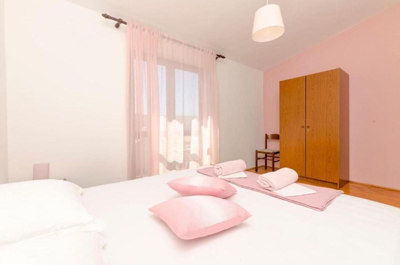 Apartments Spavalo Pag Town Bagian luar foto